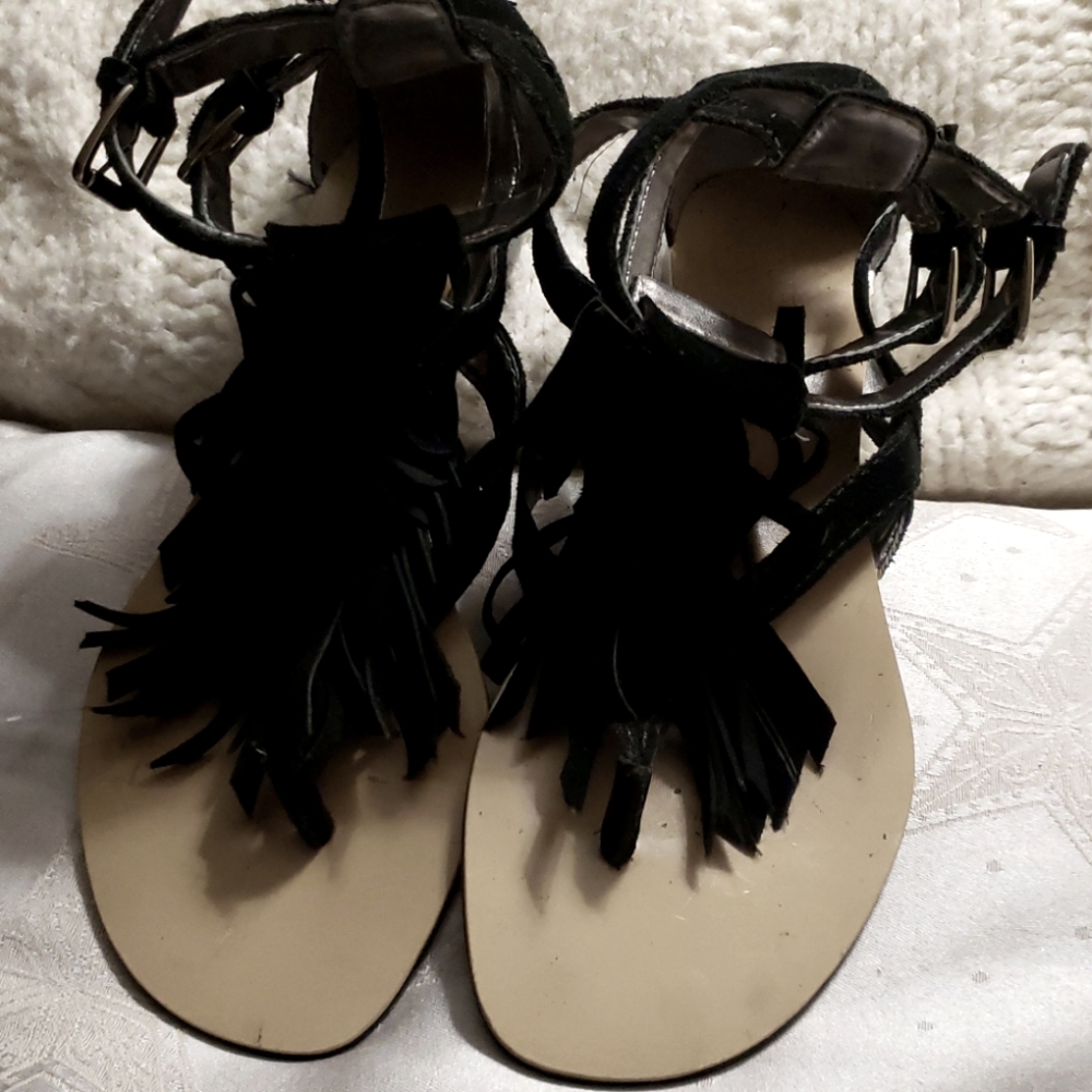 🏵🦋 Guess fringe sandals